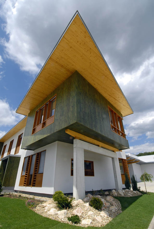 Az elk�sz�lt k�zpont